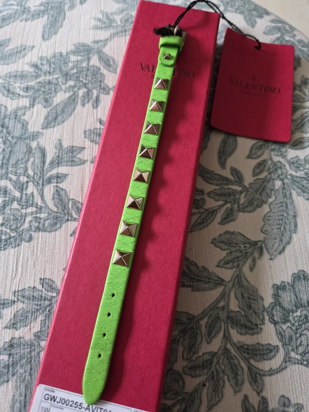 💚✨️Authentic Valentino Garavani Lime Rockstud Leather Bracelet✨️💚
